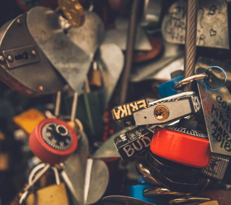 Apercu_gérer_ses_mots_de_passe Cadenas attachés à un pont; gérer ses mots de passe